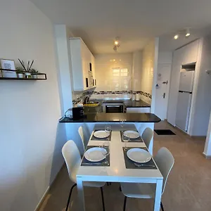 https://apt-con-espectacular-vista-piscinas-recep-24-hs.hotelsinnerja.org